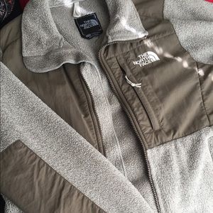 XS Women’s Northface Jacket
